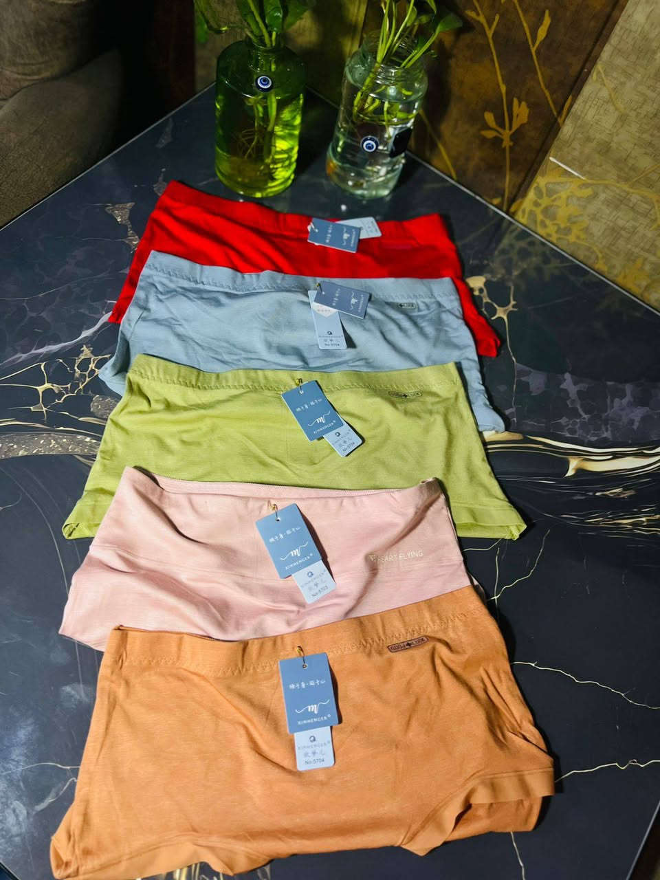 تم توفر ملابس داخلية نسائية حمالات صدر دبل سفنج وتك اسفنج بلا عظم ونوع كابري حجم وسط وحجم خاص واندر ليكرا واندر خامه زبده تجنن باردة بضاعتنا تركي درجة اولى بنات اي وحده تحب تحجز تتفضل خاص او تراسلني واتساب ادمن بيلسان 
***********
وقناتنا بواتساب مثبته بصفحه هم ننشر بيها اكثر شيء ملابس الداخلية ..
ادمن بيلسان
