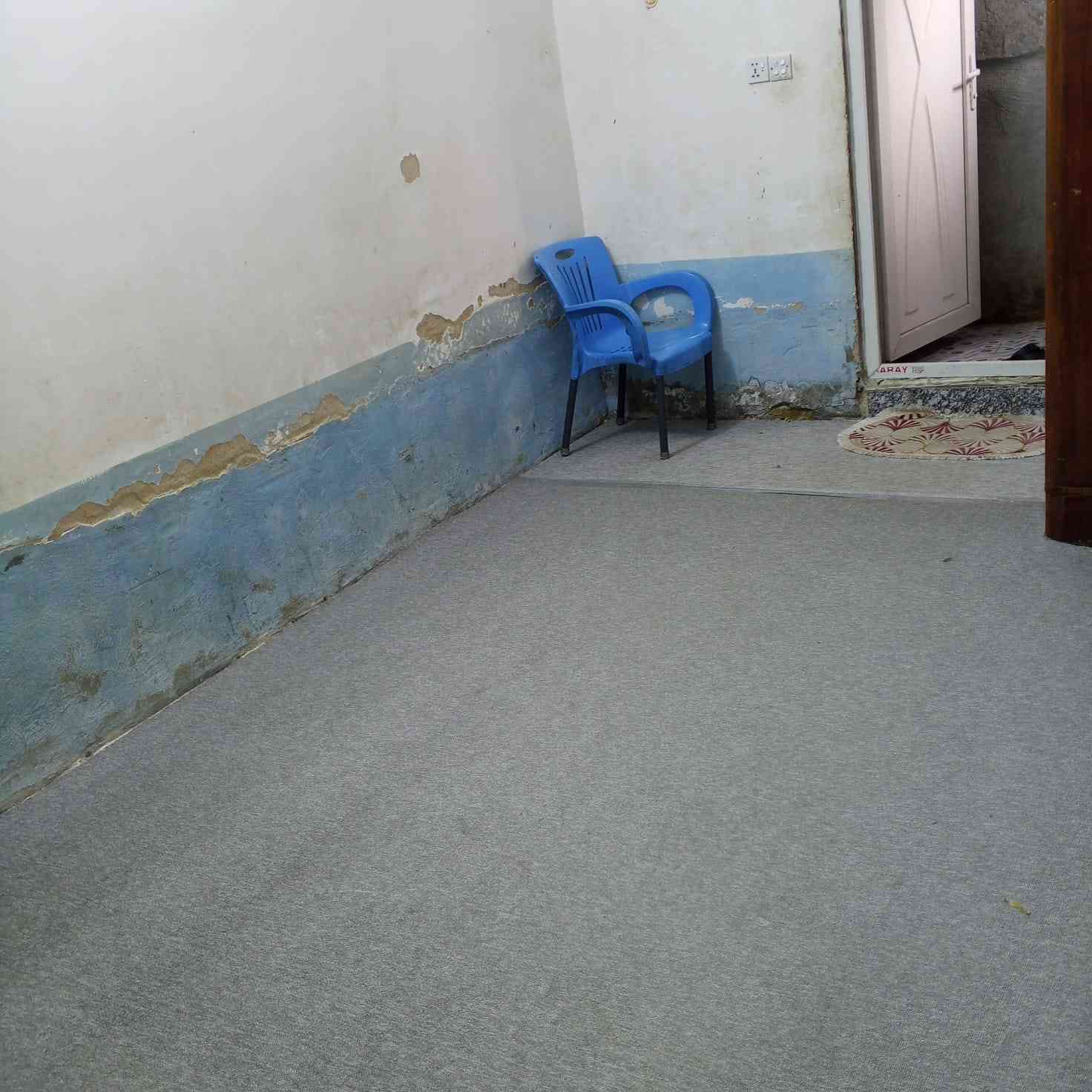 الدار للبيع المساحه 176متر للإستفسار هاذه الرقم طابو صرف
***********
*********** 

بي 4غرف نوم 
واستقبال طوله 9وعرضه3ونص
ومطبخ وصاله
وصحيات داخليه وخارجيه

العنوان كربلاء حي العامل سوق الاخير
