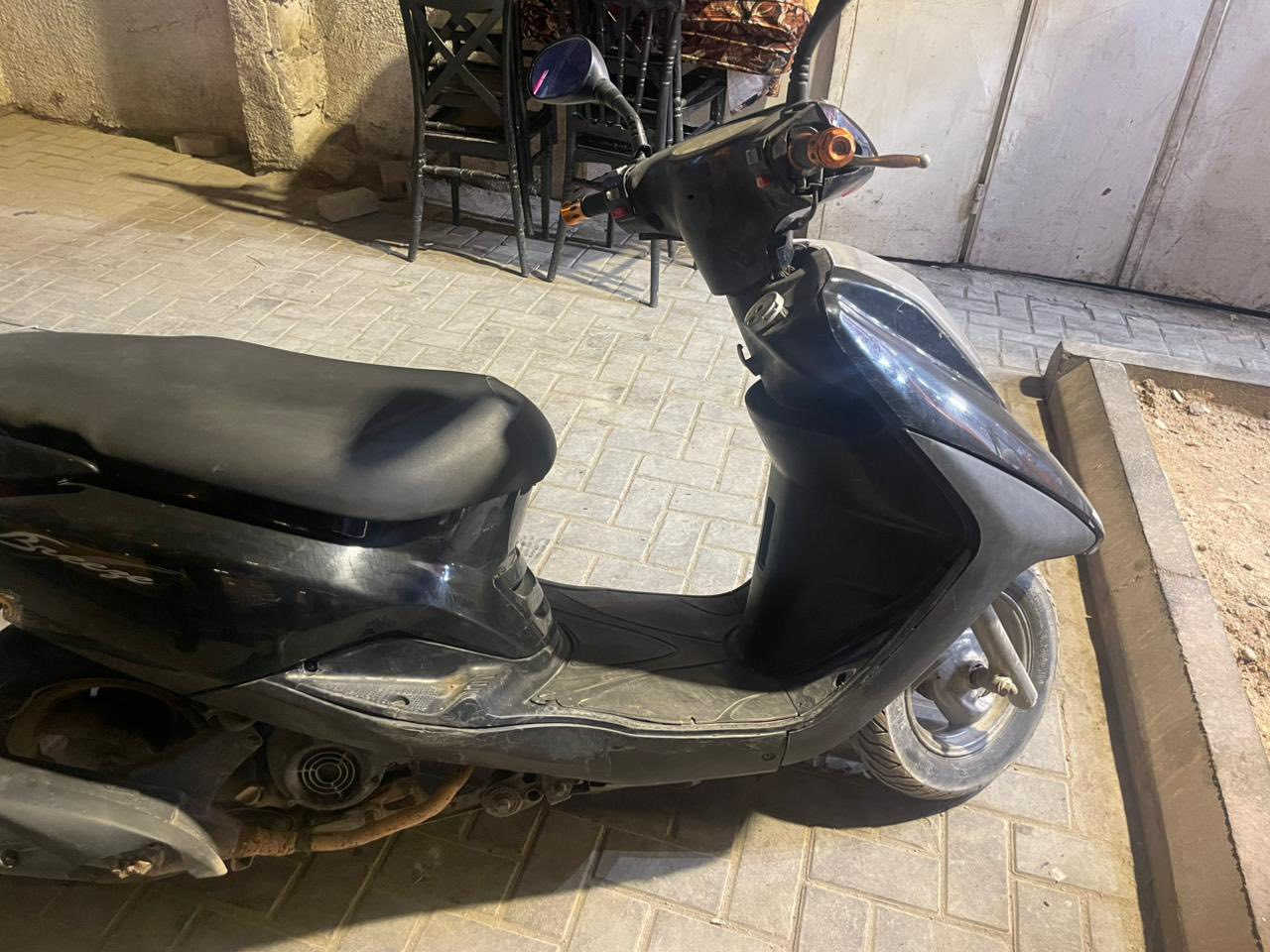 دراجه بريز نظيفه كلشي شغل نكره وحده مكان كاظميه ***********
