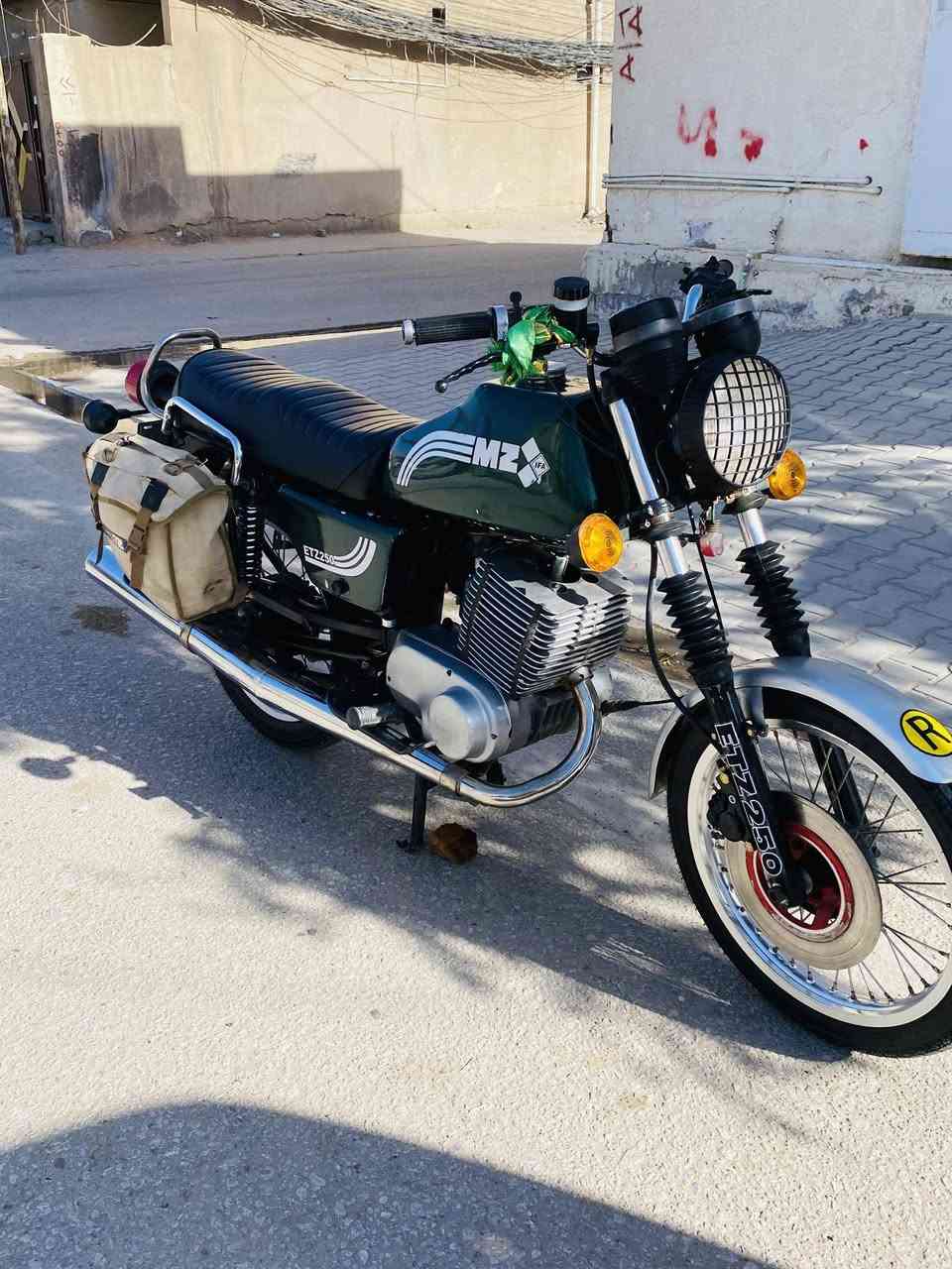 سلام عليكم  ماطور ٨٢ رقم وسنويه بدون راعي لحيم مقدم دسك كهربايات كله شغاله  بلخشم فقط سايس 2عل شرط تفتح يمي ماطور متعوب عليه ومكينه ناعمه  مكاني نجف سعر 1800 وبي مجال حك جيه رقمي ***********
