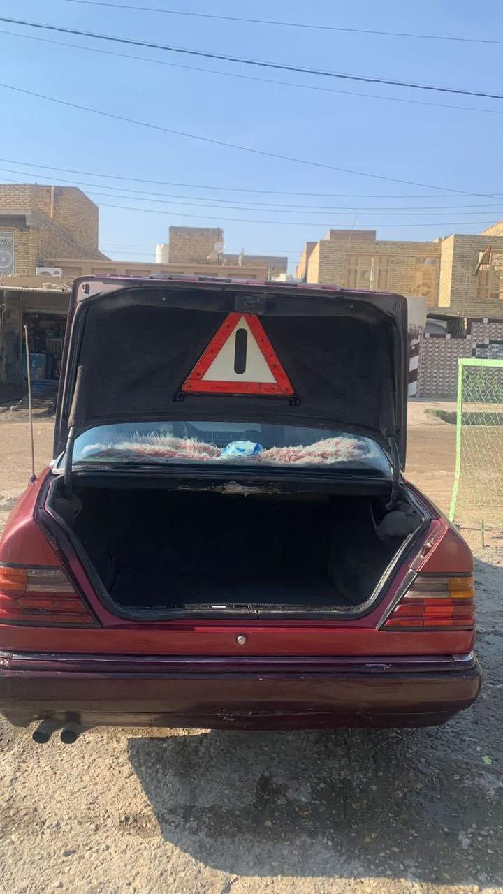 مرسيدس دب ١٩٩٠
محرك كير بشرط الحدادية نظيفة 
التبريد شغال بس معوز غاز وشرط على الفحص 
السيارة مصبوغة عام جمالية 
قواعد الدبلات الأمامية معمرة. تعمير شرط كفالة 
سعرها ٣٩ وبيها مجال كلش بسيط
مكاني ذي قار / الشطرة 
***********
