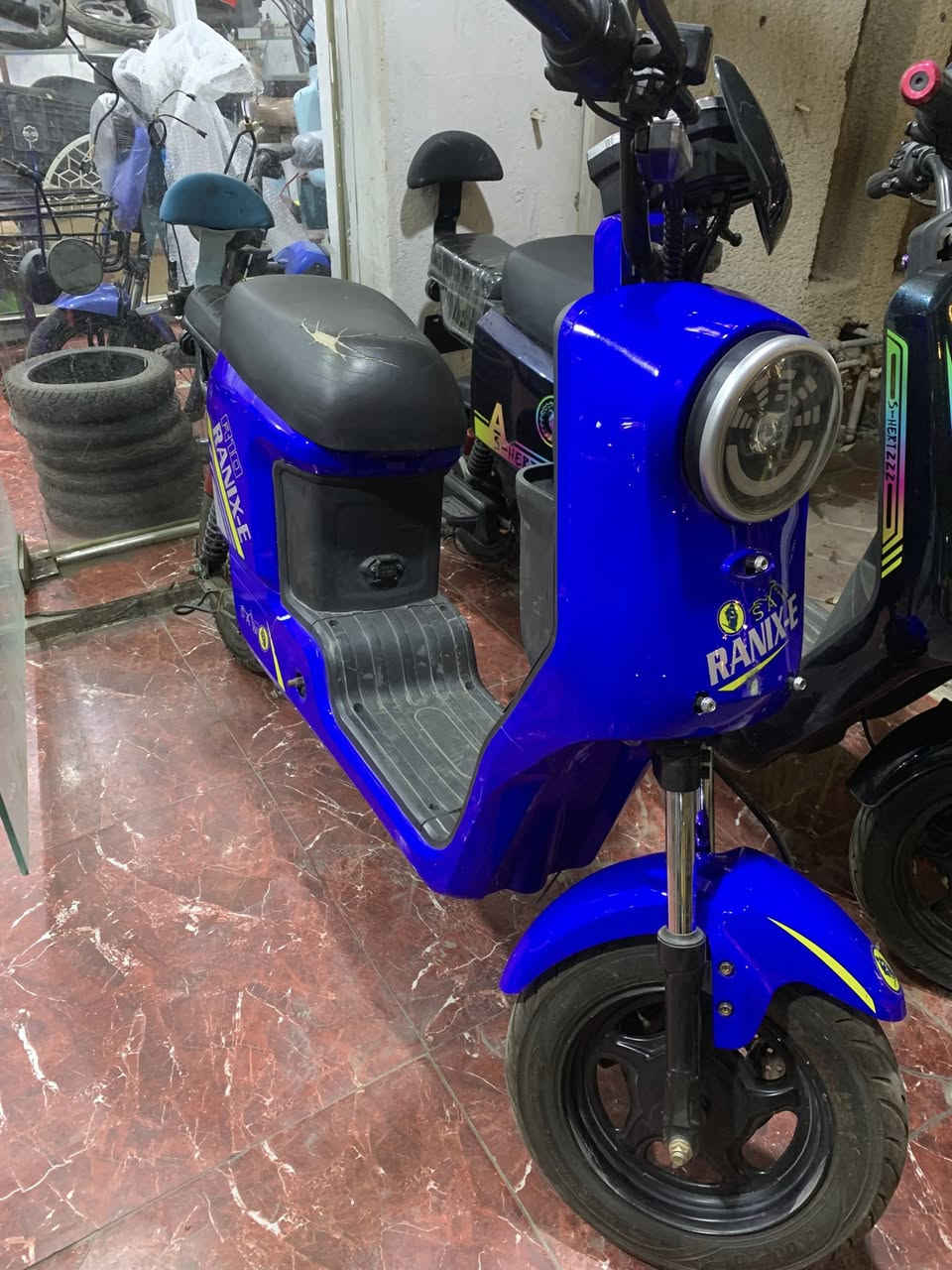 1 - دراجة شحن جديد غير مستخدم حجم ١٤ السعر ٣٧٥ قفل
شاشة ايباد
بصمتين
+ نشرات
بطاريات جدد
سرعة ٥٠
الممشى ١٥ كيلو

2 - دراجة شحن A7 مستخدم السعر ٥٠٠ بيها مجال نظافة ٨٠٪؜
بطاريات ٥ 
شاشة ايباد
دبلات غاز
لايت زنون
نشرات
بريكات دسكات
تخم تاير جديد
بصمتين  + سويجين

3 - دراجة مستخدمR10 السعر ٤٥٠ بيها مجال نظافتها ٦٠٪؜
بصمتين وسويجين وكارتات اثنين
ملف ١٠٠٠ واط
٥ بطاريات A+
نشرات 
لايت زنون
تخم تاير جديد
شاشة ايباد
دبلات غاز

4- دراجة شحن جديد غير مستخدم لون احمر السعر ٧٢٥ بيها مجال
٥ بطاريات گرافين ٣٢ امبير
سرعه ٧٠
المسافة ٤٠ كيلو
نشرات وبلوجكترات
لايت زنون
حجم التاير 10-300
جنطه تخزين
شاشة ايباد
بريكات دسك وهايدروليك مو بنز
ملف ١٥٠٠ واط
دبلات غاز

مكاني كوت داموك قرب عمارة كاظم عبيد
معرض محمد فورزا لبيع الدراجات الشحن وصيانة كافة الدراجات النارية والشحن
للاستفسار خاص او اتصال 

***********
