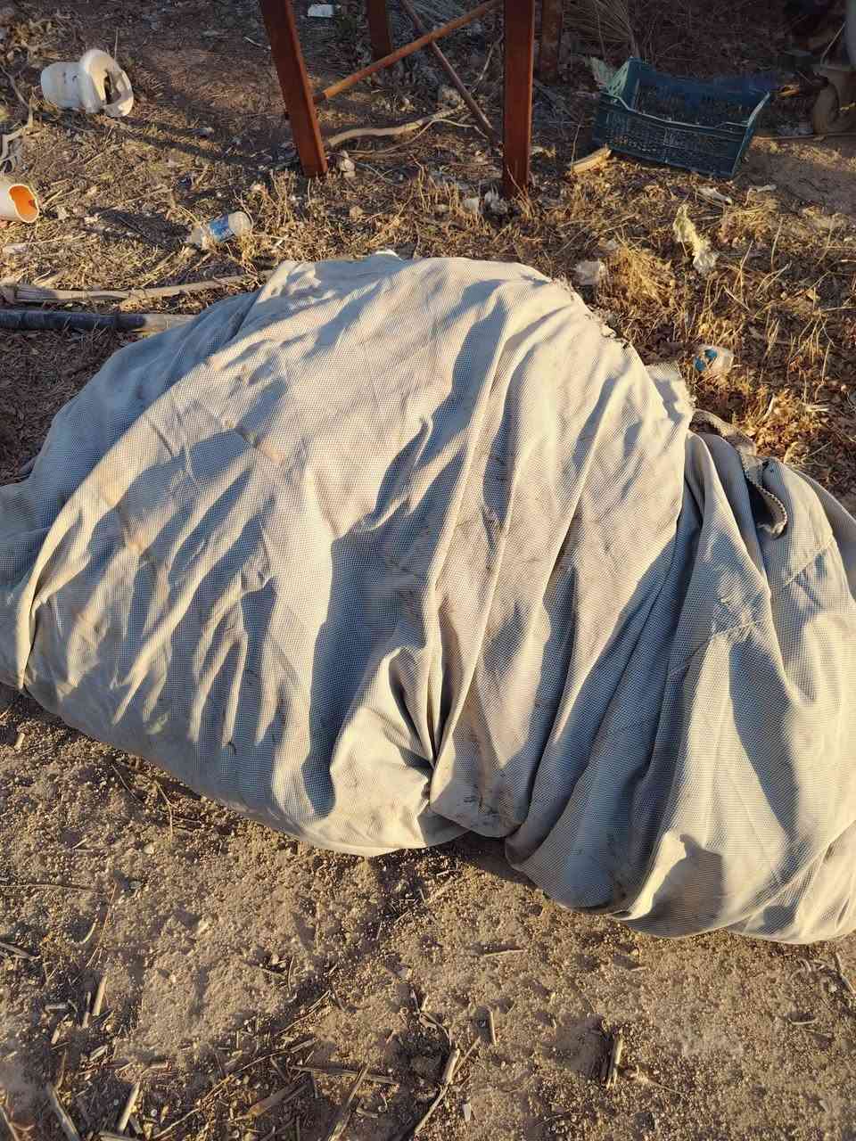 للبيع جادر حديد ثقيل طول 10 م وعرض 4 م مكان نجف ملحق قريه غدير سعر 750 بيه مجال  ***********
