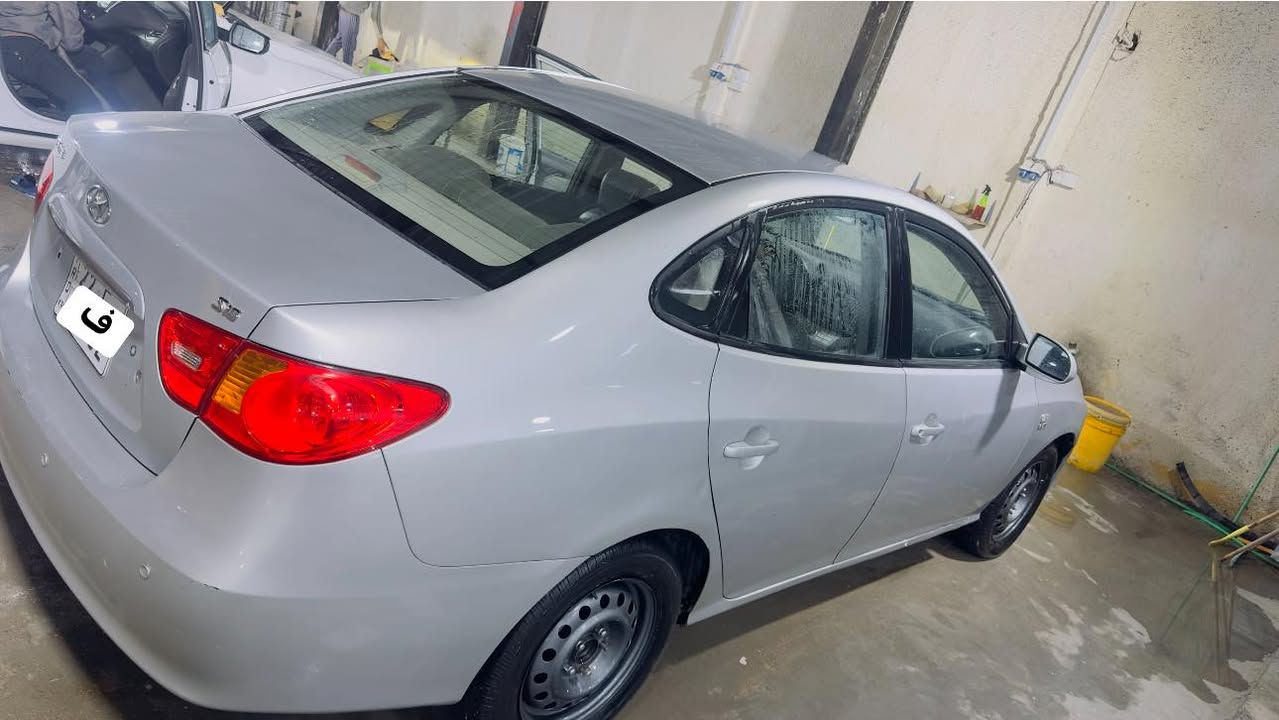 سلام عليكم الانتره 2010 دخول جديد سياره كاترون كير مكينه جدد حداديه منتهيا  تخم تاير ويلكب جدد اي نقص ما بيها تبريد  ثلج ❄️ مكينه 1600 انسه صرف لف راسك ونام سياره تخبل ربع ما ذب عليها زيرو لبيع او الامراوس سعر 40  وبيها مجال مكانه بصره رقم لهاتف***********
