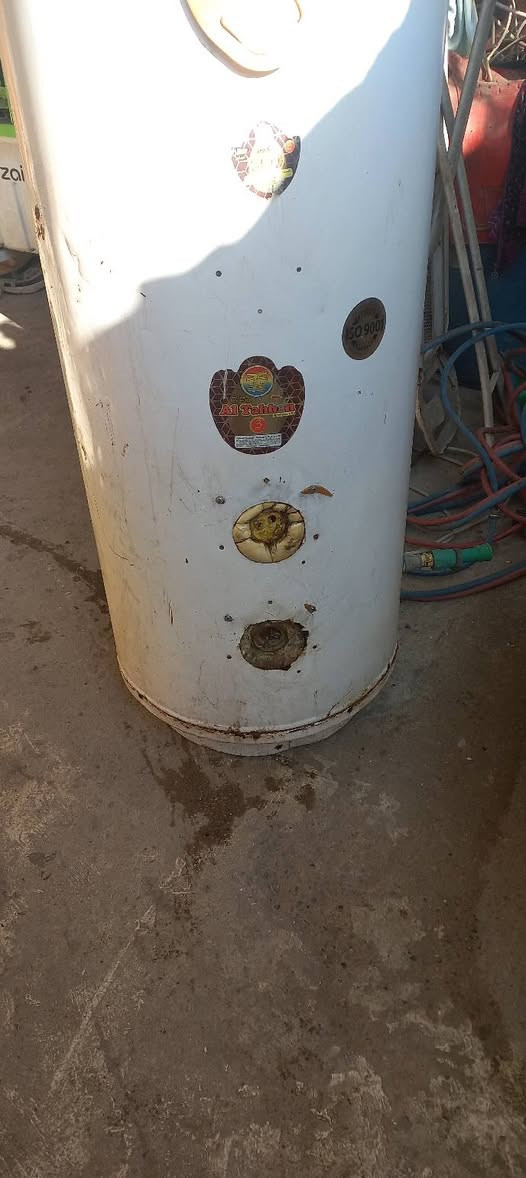 السلام عليكم سخان للبيع سعر على الخاص أو الواتساب *********** مكاني بغداد الاورفلي
