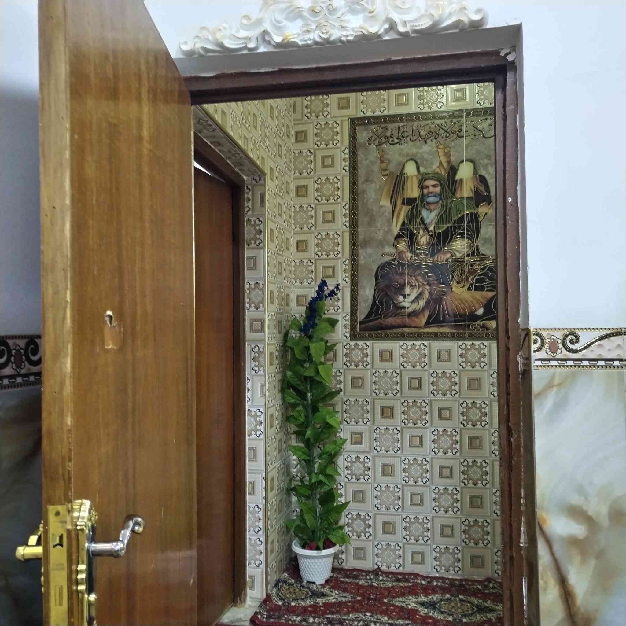 دار مع مشتمل للبيع
مساحة الدار ٢٠٠متـــــــــــــر السعـــــــــــــــر ١٠٠مليــــــــــــــــون 
مساحة المشتمل ١٠٠متـــــــــــــر 
سعر المشتمل ٨٥مليــــــــــــــــون 
للاتصال ***********
العنوان واسط الصويرة حي الزهور قرب الفلكة 
طابو صرف
