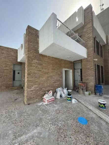 💎 للإيجار في السيدية 💎
بيت ركن 350متر 💒 طابقين (( تجاري )) على شارع 30 متر
يتكون من:
💠 5 غرف نوم 
💠 صالة واسعة
💠 مطبخ معزول
💠 خدمات عدد 2
يصلح مدرسة او معهد تدريسي او روضة او  شركة او مركز تجميل 

📍 الموقع: السيدية  شارع الأمن

————————————
📞للاستفسار:
***********
