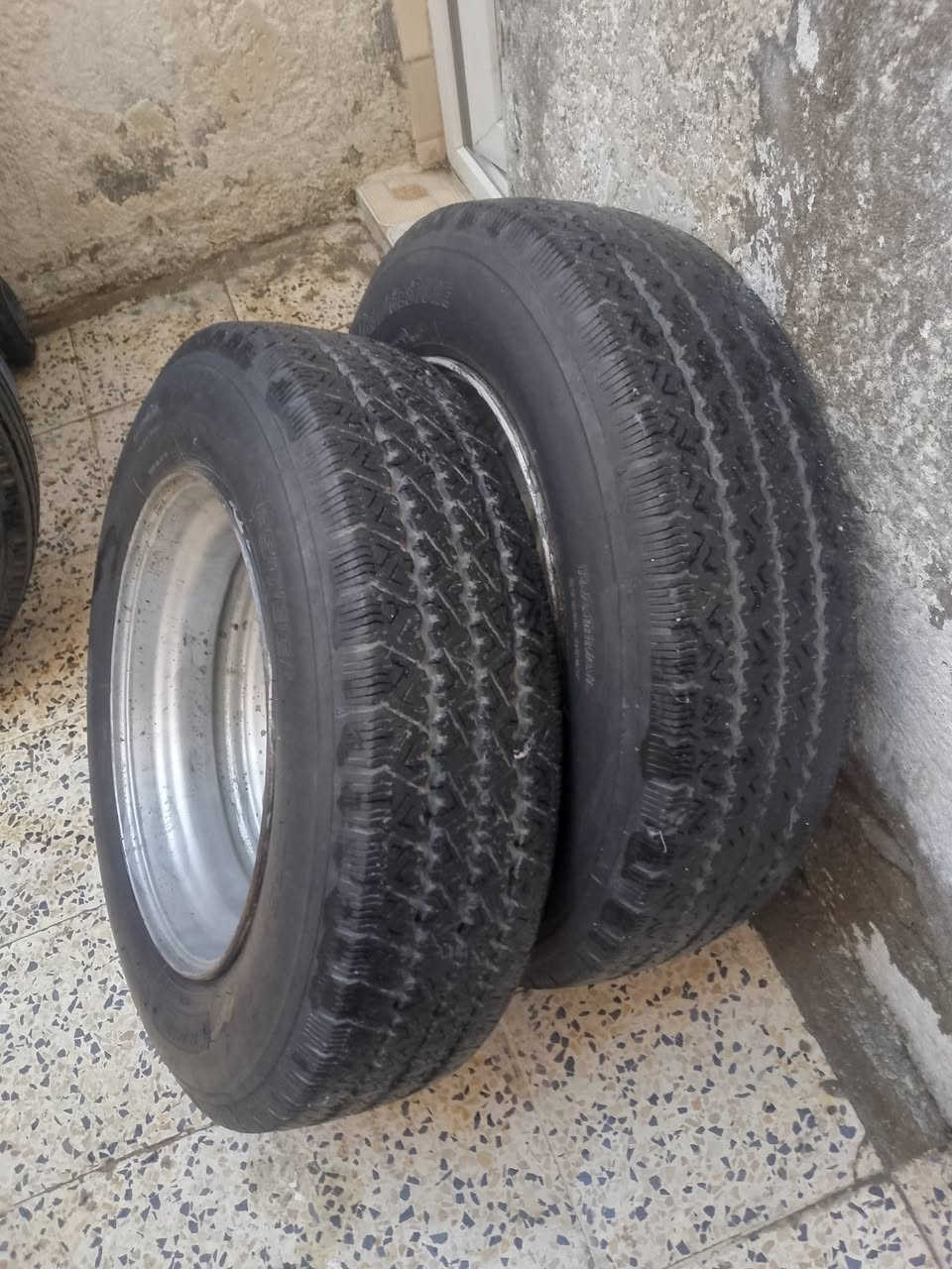 وياري للبيع 17 ونص
ثلاث تايرات وثلاثه ويانا 
مكان بغداد مدينه 
رقم التليفون***********
