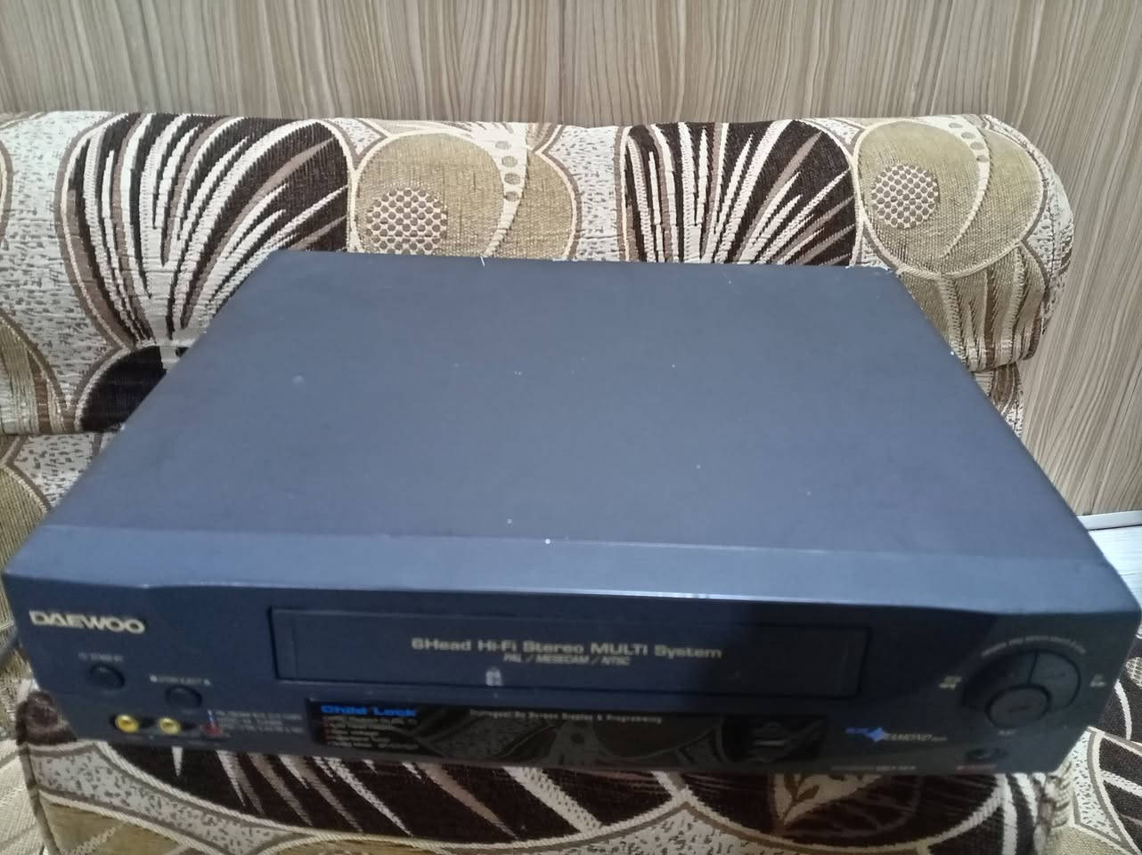 فيديو دايو صنع في كوريا مع الريمونت 6 هيد  على بلاده بدون أي نقص أو خلل أو تصليح

السعر 55 ألف
يوجد توصيل


**إذا كنت صاحب هذا الإعلان وتريد حذفه لأي سبب، رجاءا أرسل رسالة إلى الدعم الفني**