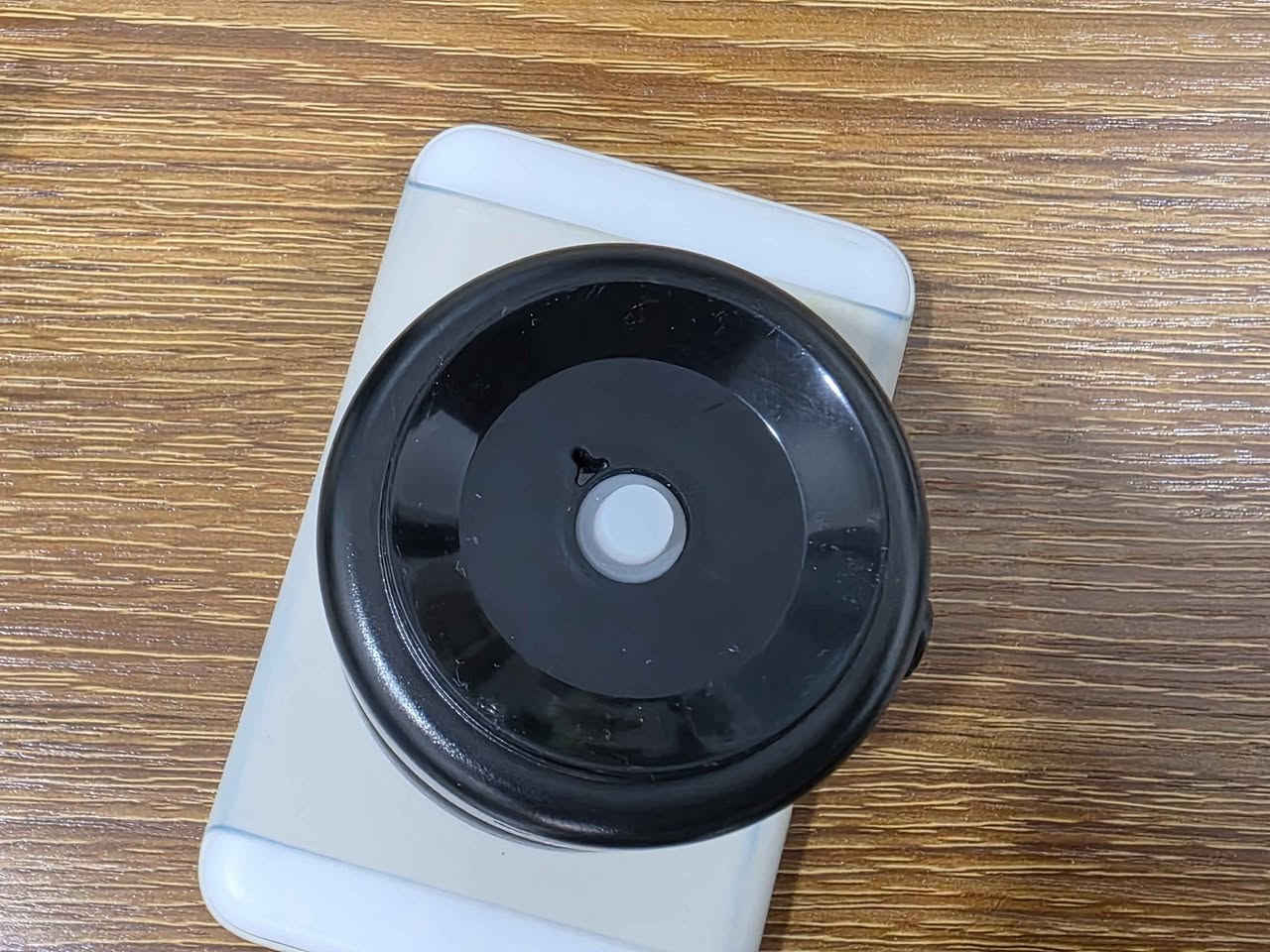 حامل موبايل كهربائي، للبيع .
التقنية: حامل بتقنية تفريغ الهواء لاصق يتم تثبيته على كافة الاسطح في السيارة او على المكاتب الادارية قابل للشحن منفذ Type-c .
الملحقات: كيبل شحن+ كارتونة .

السعر: 20 الف  .
مكاني: النجف الاشرف .
الاتصال: *********** (واتساب) . النجف, العراق
