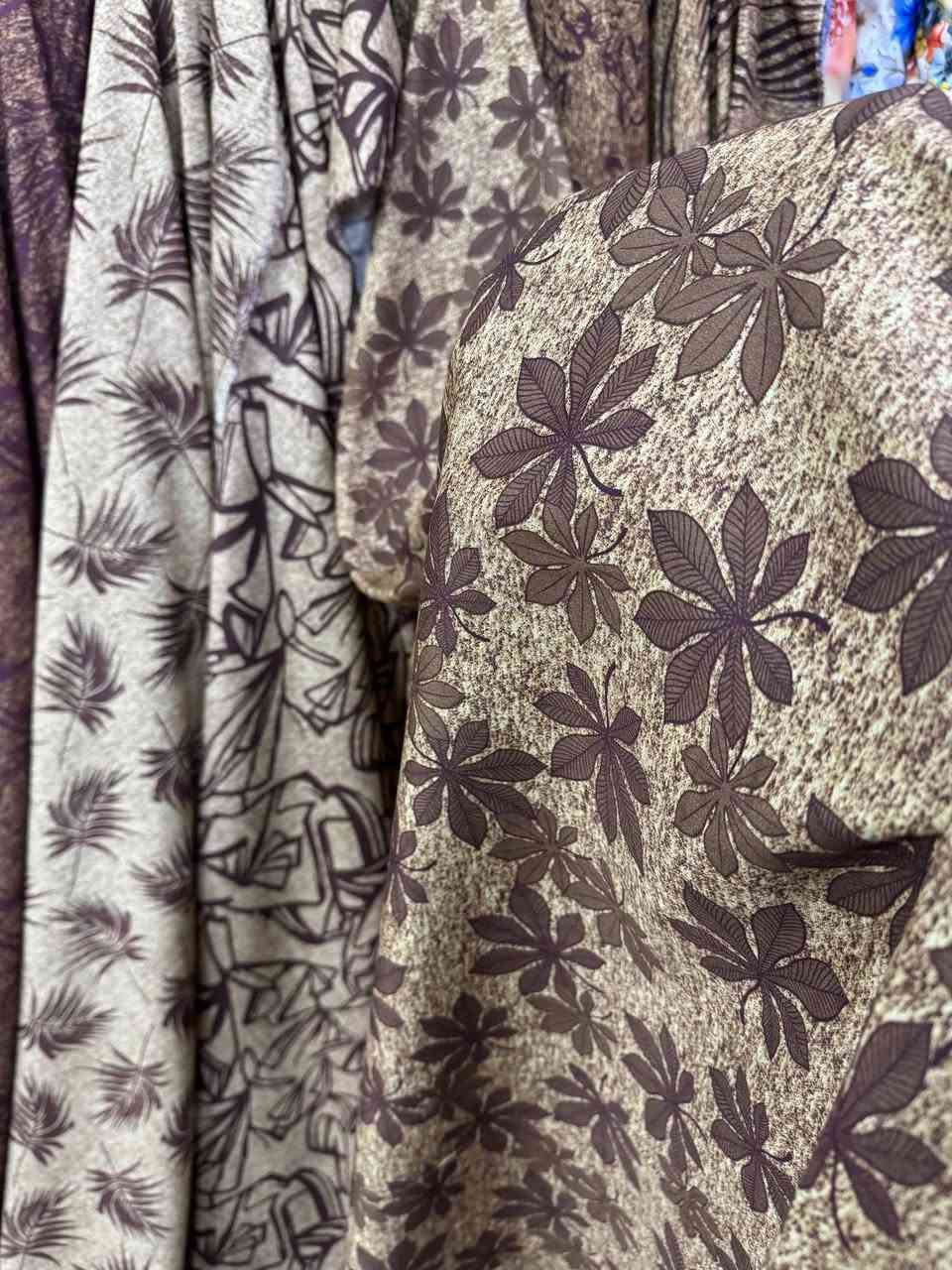 كشمير ايطالي صاجي قطني
نوعية اصلي نقشات مميزه 

سعر القطعه مترين ونص ب 7.000 فقط
توصيل جميع المحافضات 5.000


**إذا كنت صاحب هذا الإعلان وتريد حذفه لأي سبب، رجاءا أرسل رسالة إلى الدعم الفني**