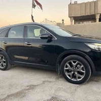 سورنتو موديل 2016 وارد امريكي شكل  ال 19 لون اسود داخل بيج مطعم بأسود ...