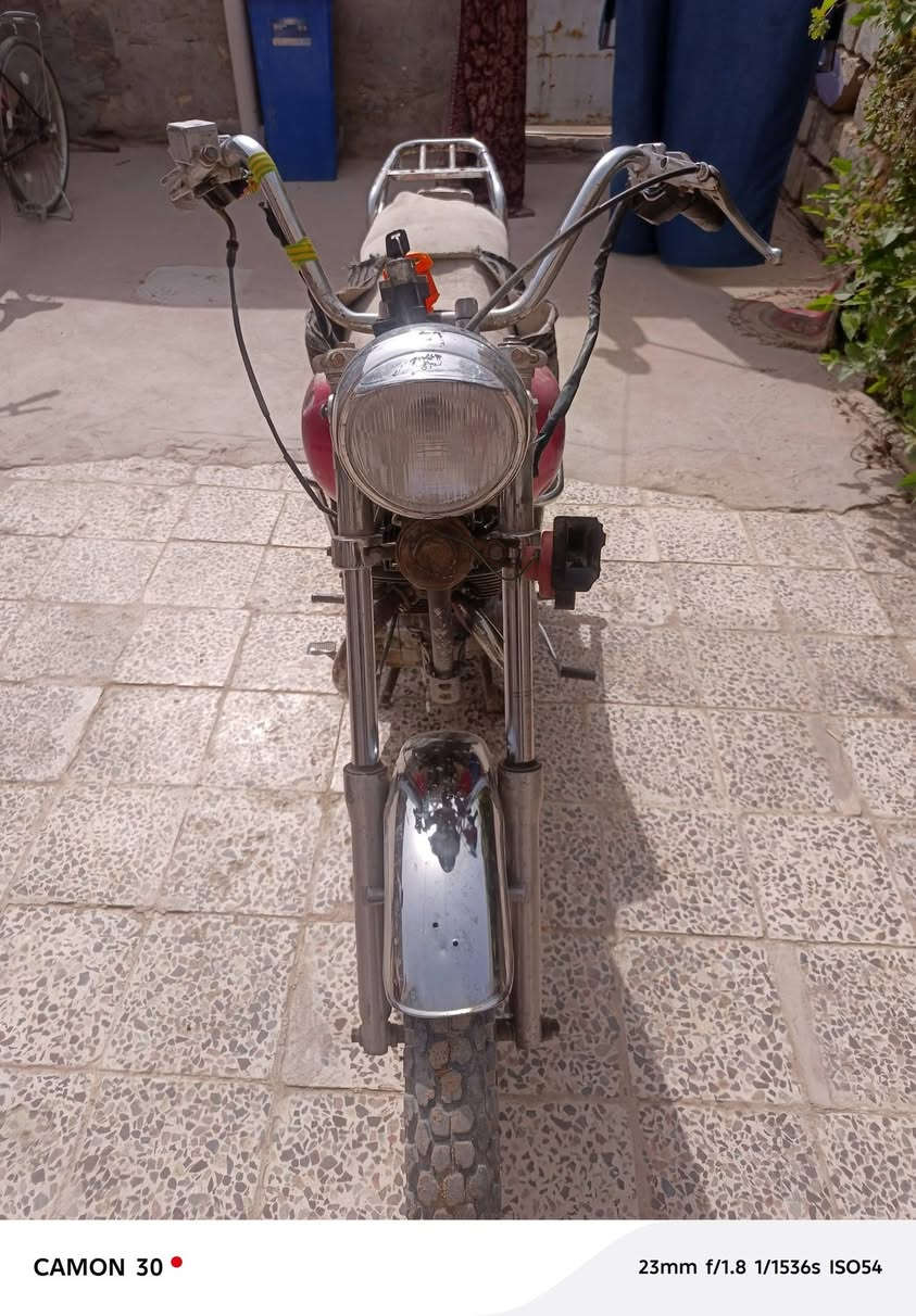 السلام عليكم دراجه صقور للبيع كلك دراجه نضيفه السعر 250 دراجه ما قايمه ***********
