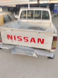 نيسان بيكب • ٢٠٠١ • بغداد