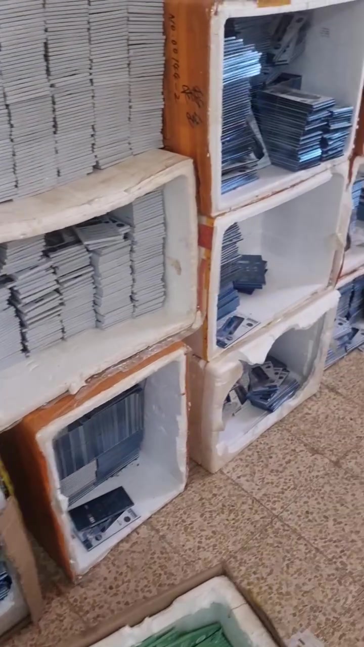 لواصق درجة اولى بيها طبقتين حماية للشاشة وبعرض مغري القطعة ب250 دينار واقل كمية للطلب 200 قطعة لاصق يجيك مشكل بيه اكثر من 50 ايتم اكثرها جوكرات والكمية محدودة والتوصيل لكل محافظات العراق للحجز على الرقم ***********
