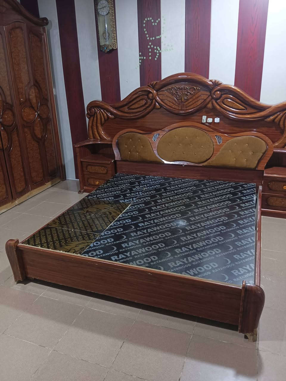 السلام عليكم من رخصة الادمن كنتور وجربايه للبيع ماليزي باب الأول القديم والصومايه مال الجربايه خشب وبلوك اسود اني مسويهن على ايدي السعر كلش مناسب 100 ألف قفل لأ تعامل المكان المسيب نزلت اولاد مسلم عليه السلام حي جايد للاستفسار الاتصال على هذا الرقم *********** او مراسلة الصفحه
