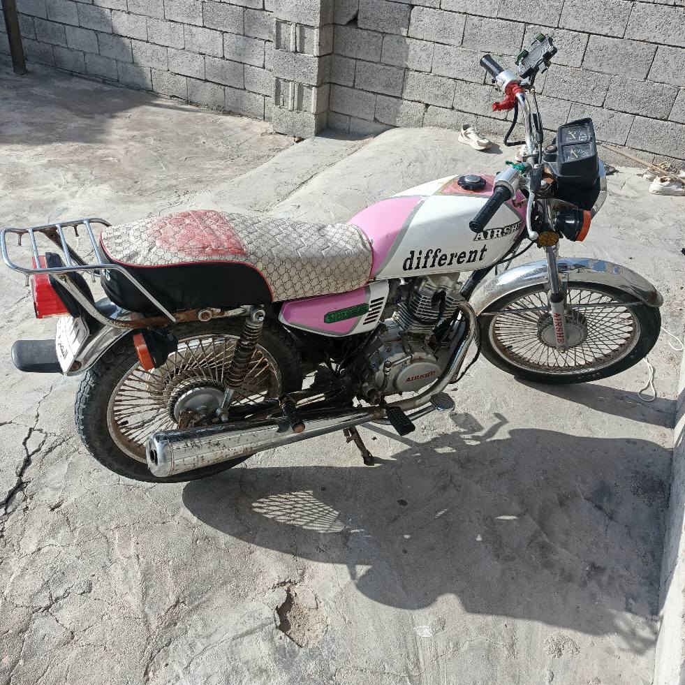 دراجة ارشه للبيع رقم و سنوية و تحويل ثاني يوم مديل ٢٠١٩ دراجة نظيفة بس تدخن رايدها بمليون و ٣٥٠و بيها مجال للشراي رقمي *********** مكاني بالزبير الزبير, البصرة
