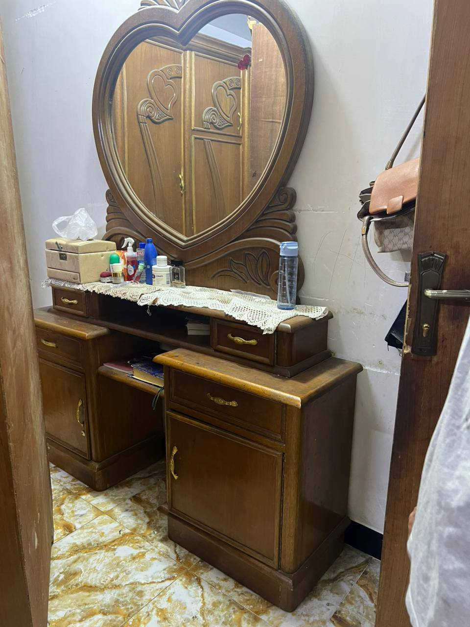 غرفة نوم للبيع صاج وجه وكفة تكمة وتوصاه الكنتور ٦ بوب وملحق السعر ٨٠٠ وبيها مجال


**إذا كنت صاحب هذا الإعلان وتريد حذفه لأي سبب، رجاءا أرسل رسالة إلى الدعم الفني**