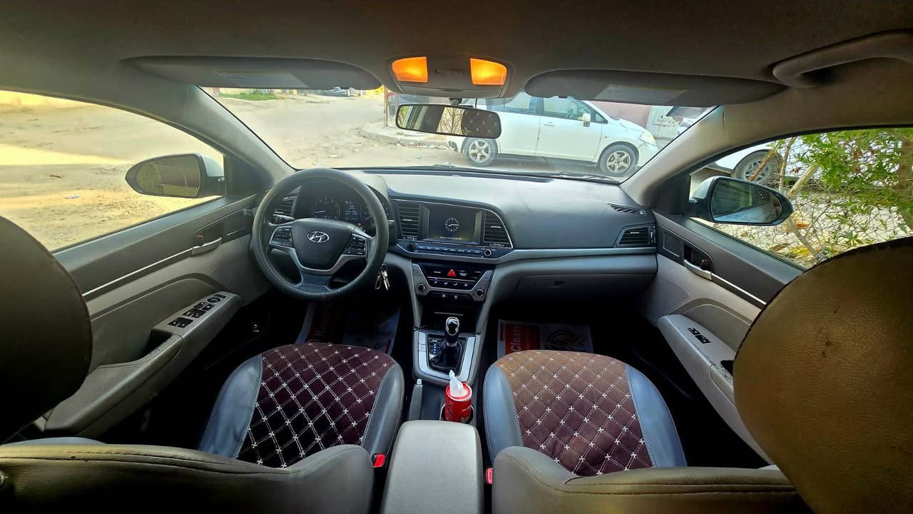 السلام عليكم .....
النترا 2018
امريكي رقم بغداد
سنوية جديدة باسمي 
بيها منضومة غاز وشغالة خير من الله
كير ومكينة مكفولات ماشية 133 
الحادث والسونار موجود بالصور 
 واكو بارد شبر يم قبق البانزين
السعر 105 وبيها مجال 
مكانها بغداد /حي الجهاد تواصل خاص 
***********
