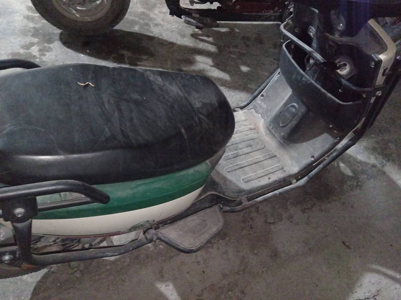 سلام عليكم  من رخصت مدير لكروب دراجه شحن متروكه شوف تصوير تشتغل وتهبط مبدلين بطاريات وباقيات 2 مامبدلات وتركناهه وبيه مفاتيح 2 دراجه نظيفه بس غسل يرادله
*********** راتساب اتصال
