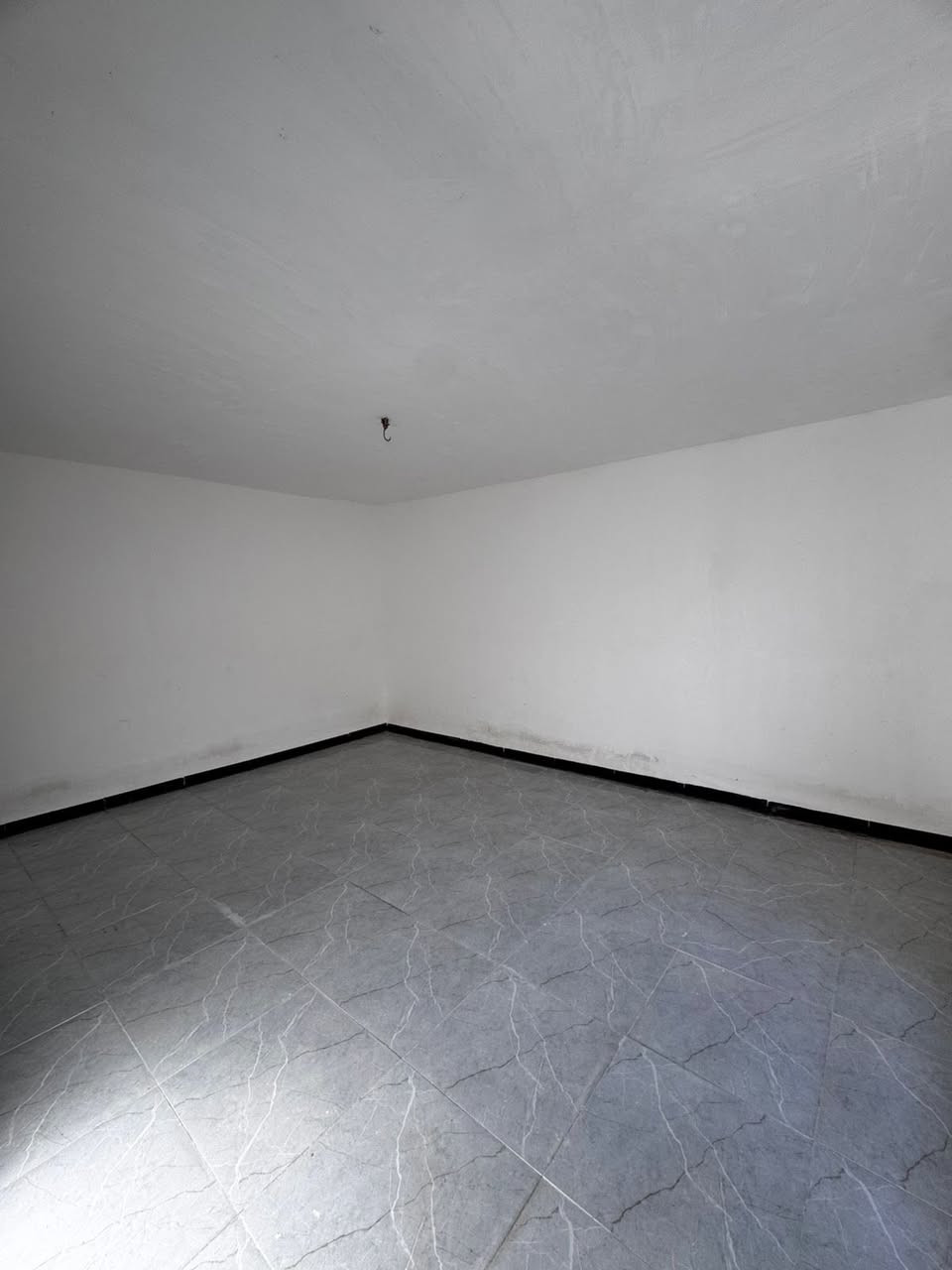 #يتوفر بيت للبيع طابو صرف حر
الموقع/ شارع ابو حلان خلف المستوصف الثاني 
المساحه / ١٤٠ متر 

#طابقين

الطابق الاول يحتوي على 
غرفه و صاله و استقبال داخلي و مطبخ و صحيات 

الطابق الثاني يحتوي على 
غرفه و صاله و مطبخ و صحيات 

بناء دجى اولى
بناء طابوك 
صب كونكريت 
اساس صب 

#للاستفسار__والتواصل
***********
