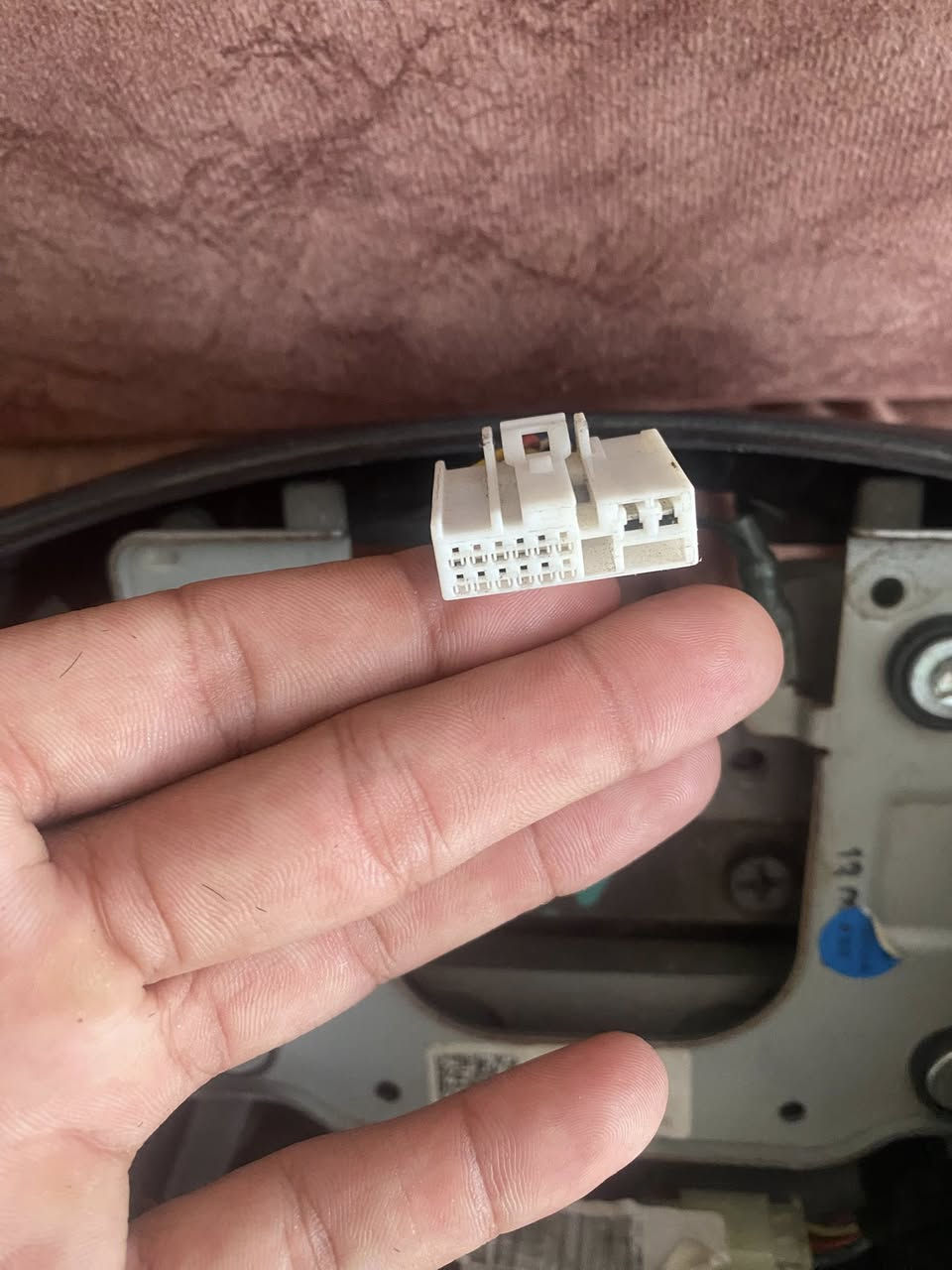 للبيع دركه ازيرا مال حاويه فول تحكم اشتريته وما شديته السعر ٧٥وبيه مجال مكانه دوانيه دغاره الرقم ***********
