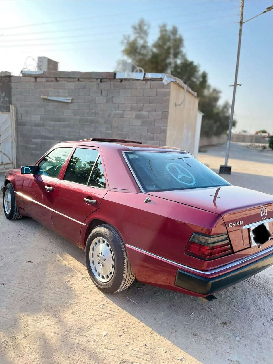 السلام وعلكيم 
للبيع مرسيدس دب موديل 94 رقم بغداد
شرط تحويل 
مكينة خراطيم 
كير وحداديه وتخم تايرات جديد 
تبربد شغال 
سياره مصبوغه جمالية 
سياره ماناقصة برغي
اي استفسار واتساب او اتصال متواجد 
الرقم *********** 
مكان سياره بصره
السعر 95 وبيه مجال : البصرة, العراق
