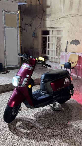 يا لله دراجة بوليس مسطرة موديل ١٣ دراجة خير من لله شرط الفحص وضمان كهربائيات شغالة من الطول لطول شلعة معدل دراجة ادريلة دهن ام زويل  وبانزين محسن ومنضف جويترا وتانكي مال بانزين يعني دراجة لعابه وخذه وين ماجان وخذ بية تراي وين ماتريد وبل عافية ع ياخذة سعرة مليون و٣٠٠ وبية مجال حك الجية وتددلون عنوانه ناصرية سوق الشيوخ رقم - ***********
