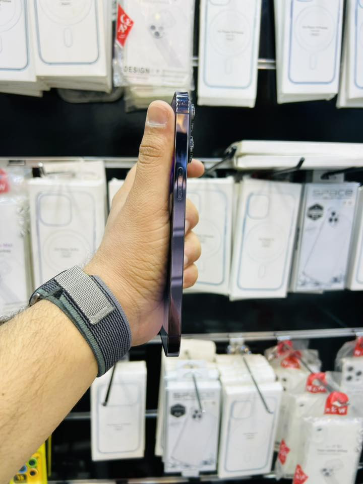 السلام عليكم 🫡
للبيع iPhone 14 pro max 
ذاكرا 128 
بطاريه 86‎%‎ بلاد 
نموذج M شرق اوسط ماستر A/AA 
نضافه 99‎%‎ لون بنفسجي 
الجهاز وتر بروڤ ممفتوح بلادي وضع شركه كله شغال مابيه اي خلل فقط بيه مسج كامرا من ابل والجهاز وتر ممفتوح صوت اتصال كامرات فيس ايدي هزاز كله شغال السعر قفل 670 الف مكاني بغداد مدنيه الصدر وقمي ***********
