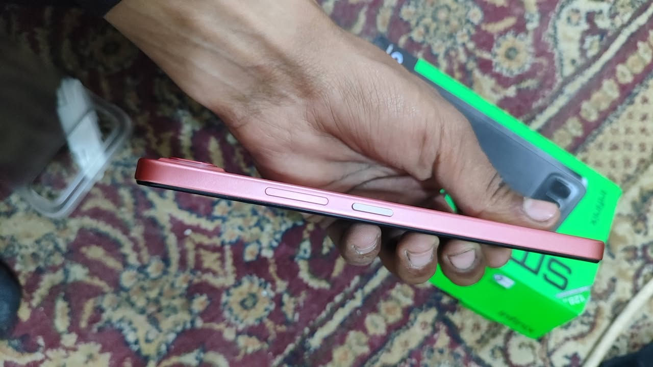 سلام عليكم جهاز انفنكس سمارت10 للبيع السعر 200 ذاكرة 128 الجهاز كلش حلو ونضيف اليوم اشتريته بس لان اللون ماعجبني ماريدة عندي خاص وعندي *********** واتساب عنواني بغداد
