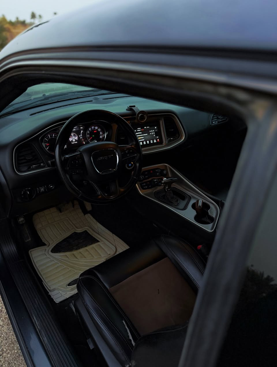 السلام عليكم
دودج چالنجر للبيع فقط

موديل 2019

محرك 3600

اللون مكزم ستيل كحلي

الحادث جاملغ+بنيد

كير مكينه تبريد كفاله

الممشى 73mi

المكان /بابل 

السعر 163$وبيها مجال

***********
