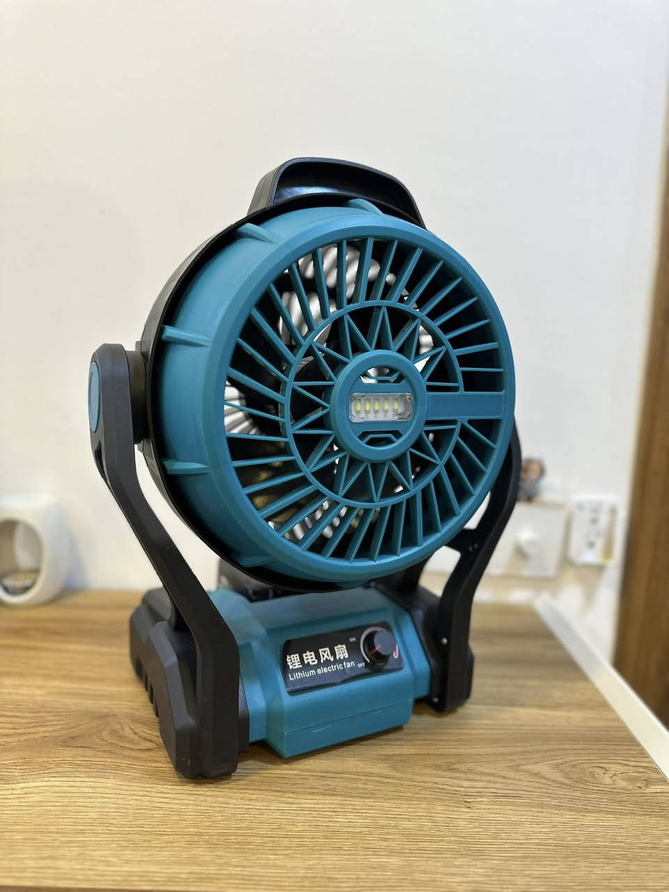 مروحه عملاقه هواها كلش قوي + اناره 
وياها بطاريه 48v وشاحنه سعرها 30


**إذا كنت صاحب هذا الإعلان وتريد حذفه لأي سبب، رجاءا أرسل رسالة إلى الدعم الفني**