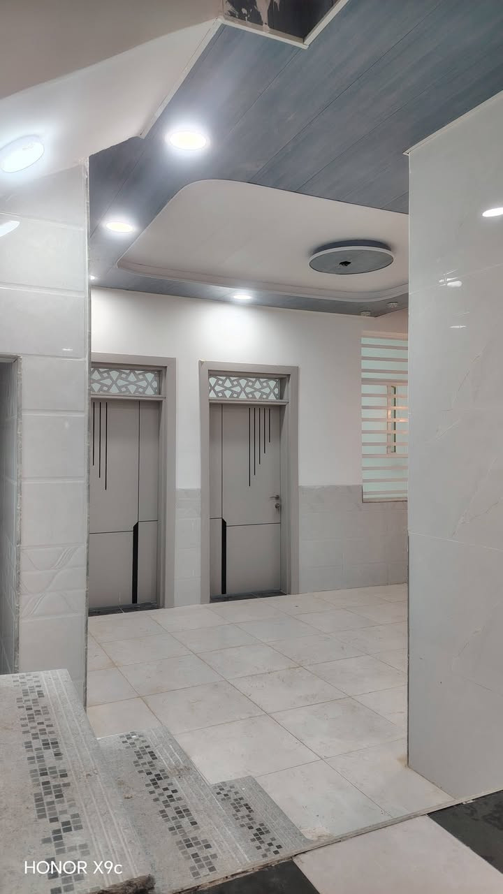 يعلن مكتب الاصدقاء للعقار ولمقاولات العامه

بيت البيع مساحته 100 متر طابوزراعي سند 25اقرار محكمه ثاني يوم بيت كامل ومفتاح🔑🔑🔑🔑🔑

بناء حديث /ساس وسقف صب مركزي البناء طابوك جمهوري ارضيات بورسلين جدران سيراميك هندي درجه 🌹🌹

الموقع نجف شرع الصب عمود 327 قريب عل شارع 🌷🌷

يتكون البيت من كراج /ستقبال /صاله /مطبخ /غرف نوم عدد2 /حمامات خارجيه و دخليه (جيب مهندس وفحص🌹🌹

الاتصال على الرقم (***********) واتساب
