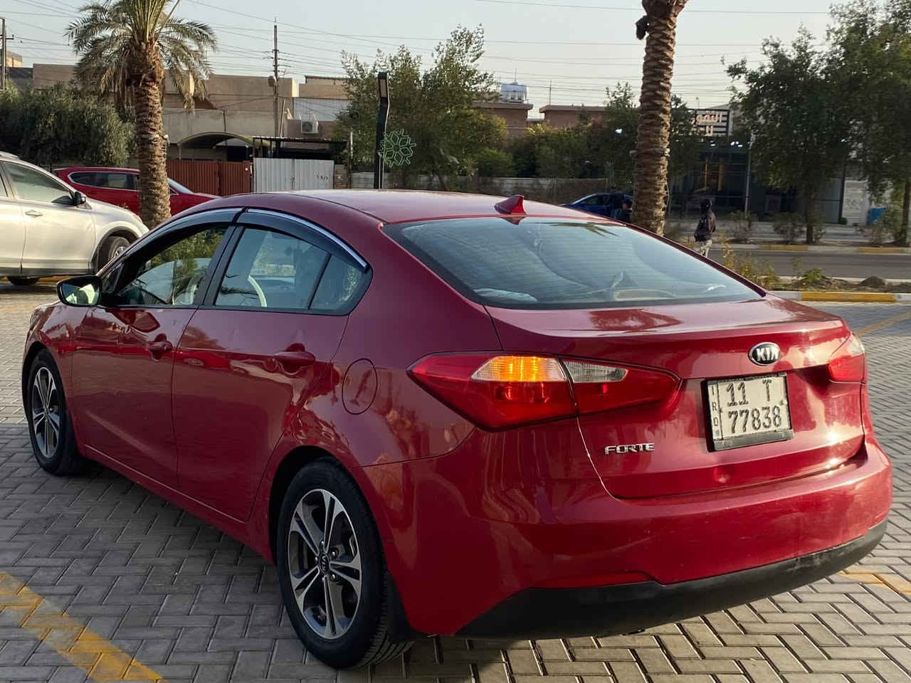 السلام عليكم سيارة فورتي للبيع موديل2016 بيها قطعتين ومصبوغة حزام بسمي تحويل شوكت متريد رقم بغداد السيارة جاهزة من كلشي مكانها بغداد الدورة السعر115وبيها مجال بسيط ***********
