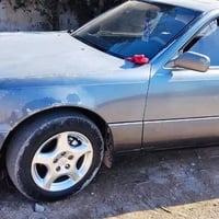 سيارة لكزز موديل 1991 بدي نضيف لا ضربه ولا خياس مكفوله من النقل والكصه...