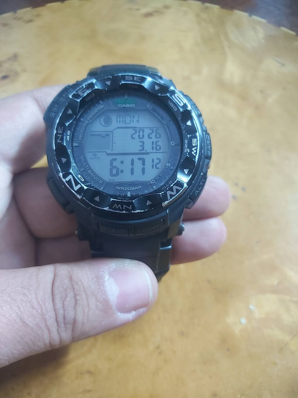 السلام عليكم
ساعة كاسيو بروترك PRW-2500-1JFنضافتها تامه 
السعر 135 الف
يوجد توصيل 
لومات الأساسية
قطر الساعه 50
مقاومة الماء
مقاومة الماء حتى عمق 100 متر
المقاومة البيئية
مقاومة درجات الحرارة المنخفضة (-10 درجات مئوية/ 14 درجة فهرنهايت)
ميزة المستشعر
نطاق قياس
مقياس الارتفاع: من -700 إلى 10000 م (من -2300 قدم إلى 32800 قدم)
وحدة القياس: 1 م (5 أقدام)
قياسات الذاكرة اليدوية (تصل حتى 30 سجلاً، يتضمن كل منها الارتفاع والتاريخ والوقت)
بيانات السجل التلقائي (الارتفاعات العالية/المنخفضة، الصعود والهبوط التراكمي التلقائي)
بيانات سجل الرحلة (يصل حتى 14 سجلاً للارتفاعات العالية/المنخفضة، الهبوط والصعود التراكمي التلقائي لرحلات معينة)
الميزات الأخرى: بيانات الارتفاع النسبية (من -3000 إلى 3000 م)، الفاصل الزمني للقياسات القابل للتحديد: 5 ثوانٍ أو دقيقتان
*ثانية واحدة لأول 3 دقائق فقط
*التحويل بين المتر والقدم
مقياس الضغط الجوي
نطاق العرض: من 260 إلى 1100 هكتوباسكال (من 7,65 إلى 32,45 بوصة زئبقية)
وحدة العرض: 1 هكتوباسكال (0,05 بوصة زئبقية)
الرسم البياني لميل الضغط الجوي (قراءات آخر 42 ساعة)
الرسم البياني لفارق الضغط الجوي
تنبيه معلومات ميل الضغط الجوي (تشير الصافرة والسهم إلى تغييرات مهمة في الضغط)
*التحويل بين الهكتوباسكال والبوصة الزئبقية
بوصلة رقمية
لقياس الاتجاه وعرضه كنقطة واحدة من أصل 16 نقطة
نطاق القياس: من 0 إلى 359 درجة
وحدة القياس: درجة واحدة
قياس متواصل لمدة 60 ثانية
مؤشر الاتجاه البياني
معايرة ثنائية الاتجاهات
تصحيح الميل المغناطيسي
ذاكرة تحديد الموقع
مقياس الحرارة
نطاق العرض: من -10 إلى 60 درجة مئوية (من 14 إلى 140 درجة فهرنهايت)
وحدة العرض: 0,1 درجة مئوية (0,2 درجة فهرنهايت)
*التحويل بين درجة الحرارة المئوية ودرجة الحرارة بالفهرنهايت


**إذا كنت صاحب هذا الإعلان وتريد حذفه لأي سبب، رجاءا أرسل رسالة إلى الدعم الفني**