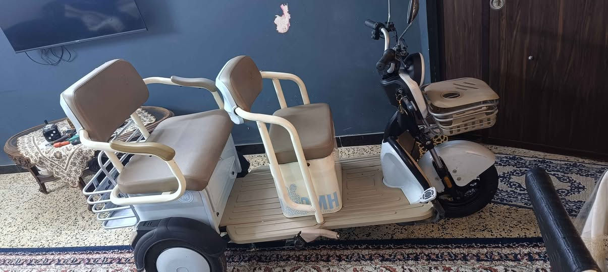 دراجة شحن للبيع 3عجلات دراجة جديدة ستعمال قليل كلش 
رايدها 950 وبيها مجال 
مكان بغداد العامرية 
*********** Colombo, Sri Lanka
