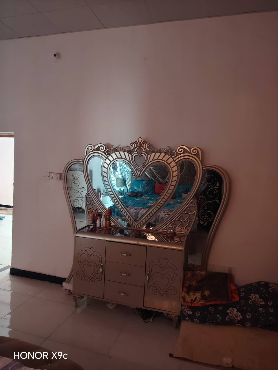 غرفه تركي الأصلي للبيع بيها اضرار بسيطه بل جراره باقي كله نظيف مكان قضاء الخضر ***********
