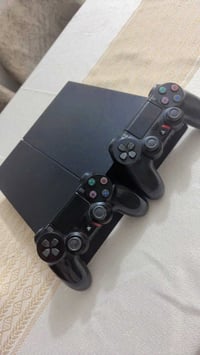 عندي بلي فور سلم مهكر لبيع سعره 350 وبي مجال تواصلو واتساب 07810145578