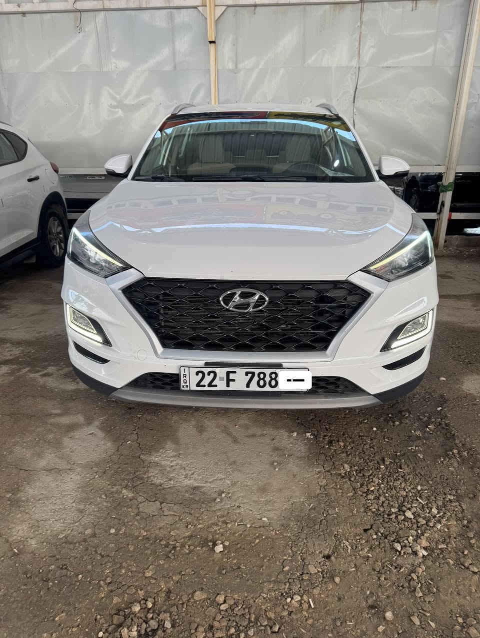 السلام عليكم 
توكسان خليجي مديل 2020 
السيارة مكفولة من صبغ فقط مكانات بارد 
السونار موجود بداخل المنشور
محرك 2400 ما مفتوح برغي بي وضع شركة
4ويل ماشية 130 الف كيلو متر حقيقي
رقم اربيل دولي مكان السيارة النجف الاشرف
السعر 175  قابل للتفاوض 
الاستفسار ***********
