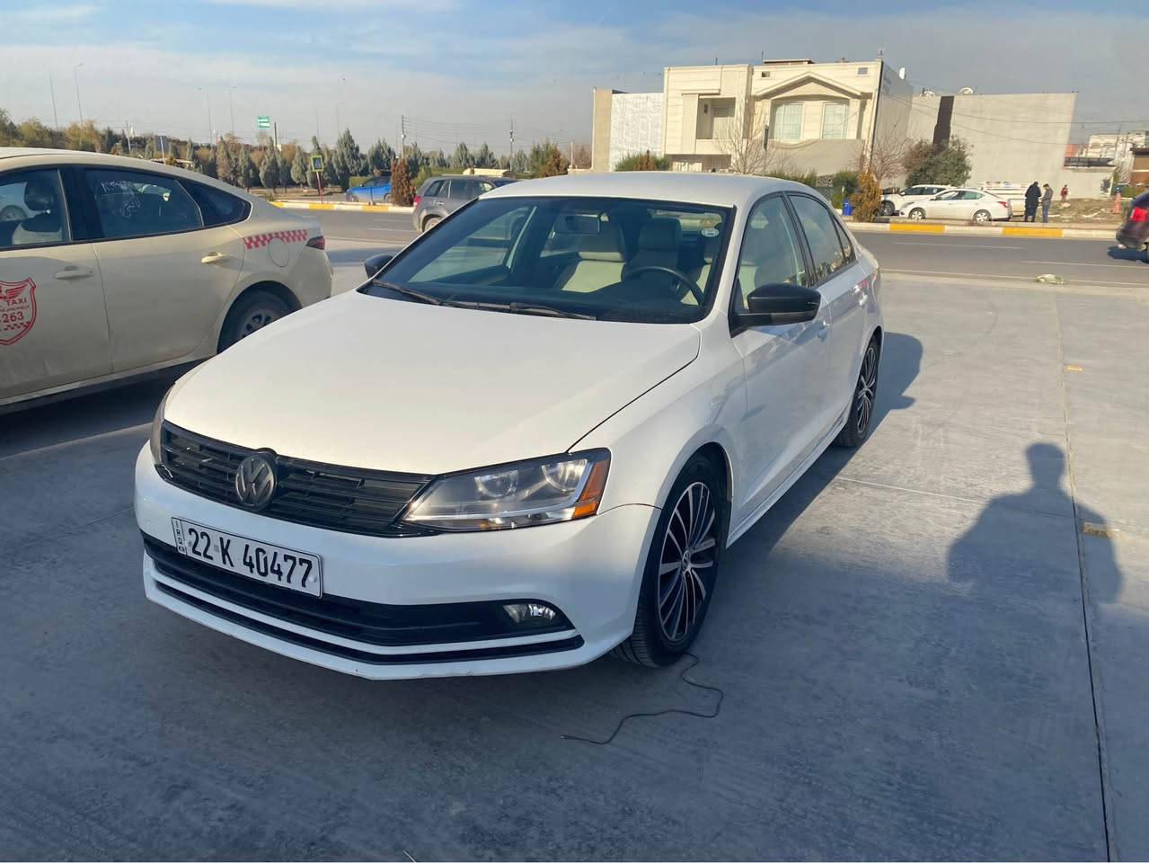 جیتا ٢٠١٦ ئەمریکی مەکینە ١.٨ تۆربۆ 
١٣٠ هەزار مایل رۆیشتووە 
چاملغ و دەرگای سەکن بە بیلاد گۆراوە بێ سبوخ 
کوشن و ئاوێنە هیتەر 
ناو کرێمی و رەش 
٤ تایەی تازە لەسەرە 
نرخ ١٢٠ تۆزێ معامەلە
*********** أربيل, العراق
