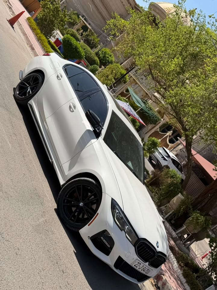 السلام عليكم BMW 330i M 2022 
السيار ام بكج بلاد اصل محرك 2.0 تون تيربو 
فول فول مواصفات سنوية مضللة رقم اربيل باسمي 
لون ابيض داخل احمر 

وارد امريكي حادثة سطحي بدون دواخل بدون لغد بدون شاصي 
صور الحادث مرفقة بالمنشور 

مكان السيارة بغداد المنصور بيع فقط بدون مراوس 

السيارة جديدة جدا جدا جدا بدون اي نقص 
بدون اي مسج بدون اي عطل 

رادار امامي 
رادار خلفي 
رادار جانبي 
قيادة ذاتية 
حساس امامي 
حساس خلفي 
بصمة تشغيل وابواب وترحيب عند الاقتراب 
كامرة خلفية 
تحدبد مسار 
كشنات كهرباء 
تدفئة كشنات 
داخل متغير انارة بلادية 
سايد بريك بصمة 
كضنات خزن 
شفتات سترين 
مري شفط 
نفطة عمياء 

رايدة ب245 عنواني بغداد المنصور ***********
