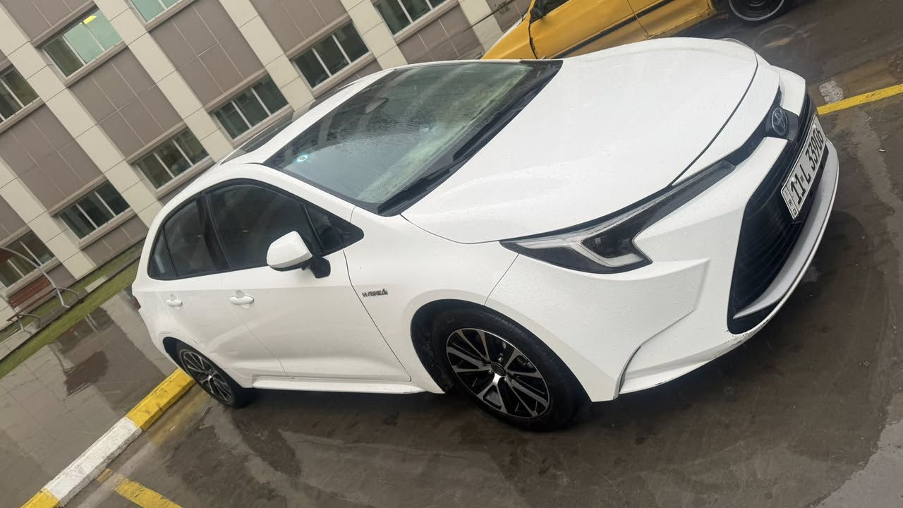 السلام عليكم
كورلا هايبرد 2024 صيني 
ماشية تقريباً 49 الف
داخل جلد 
بيها ضربة خفيفة بالكنر الخلفي جهة عكس السايق 
للاستفسار رقمي واتساب 
***********
