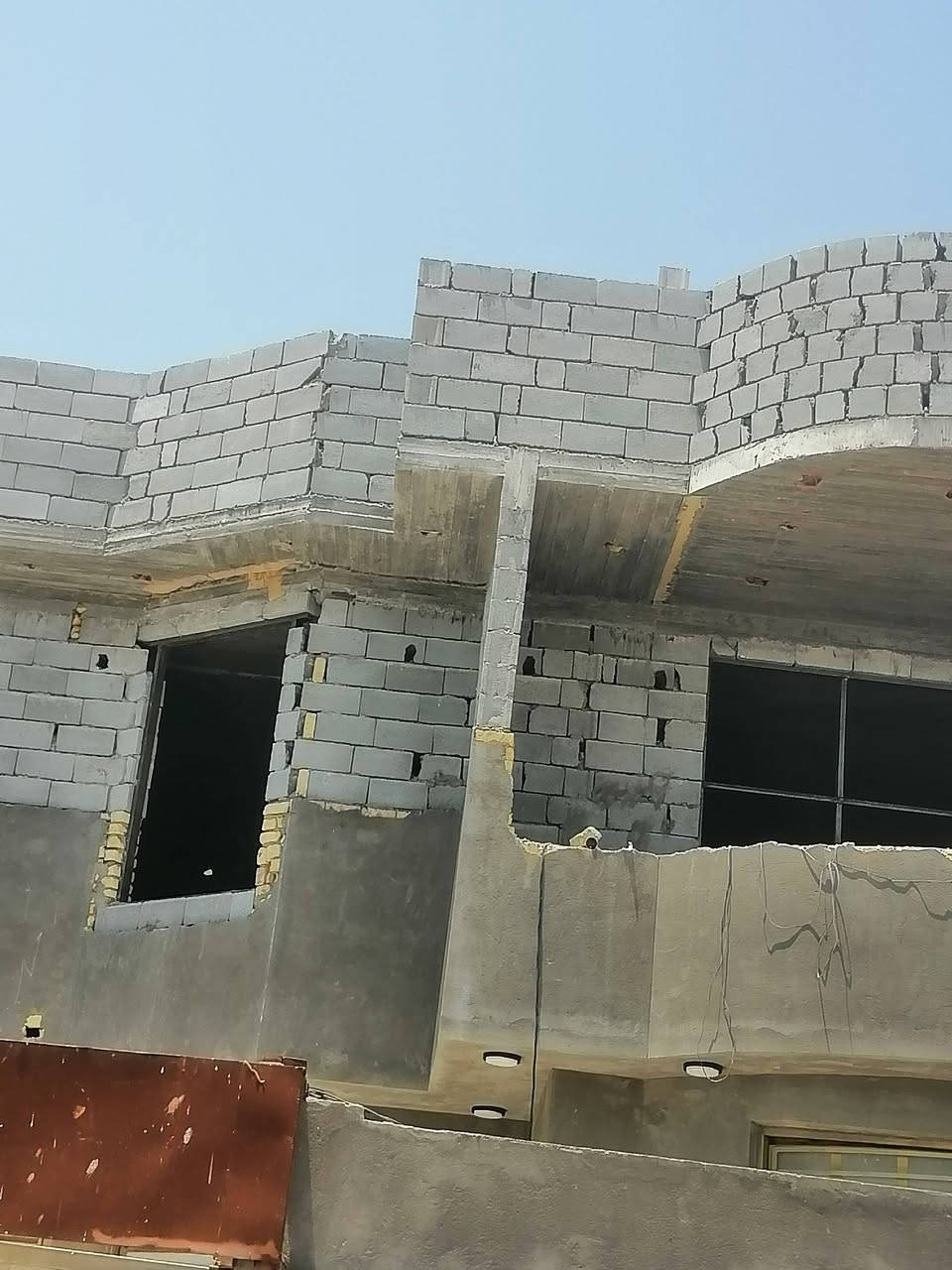 سلام عليكم خلفة بناء بلوك فرمستون متفرق حاليآ مكاني الجزيره جباسي تصال على هاذه رقم ***********
