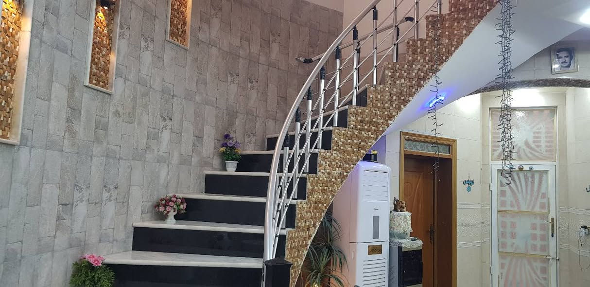 بيت حي الجمعية طويريج طابق واحد كامل و طابق ثاني مجهز له للبناء  عنوان من جهتين ( جهه الشط و جهه البو أسيود  و خلف البيت شارع ) مقاطعه 213على 2  طابو زراعي سند 25 تحويل 
لمعرفة اكثر تفاصيل  ***********  
***********
السعر 165 وبيه مجال للشراي
