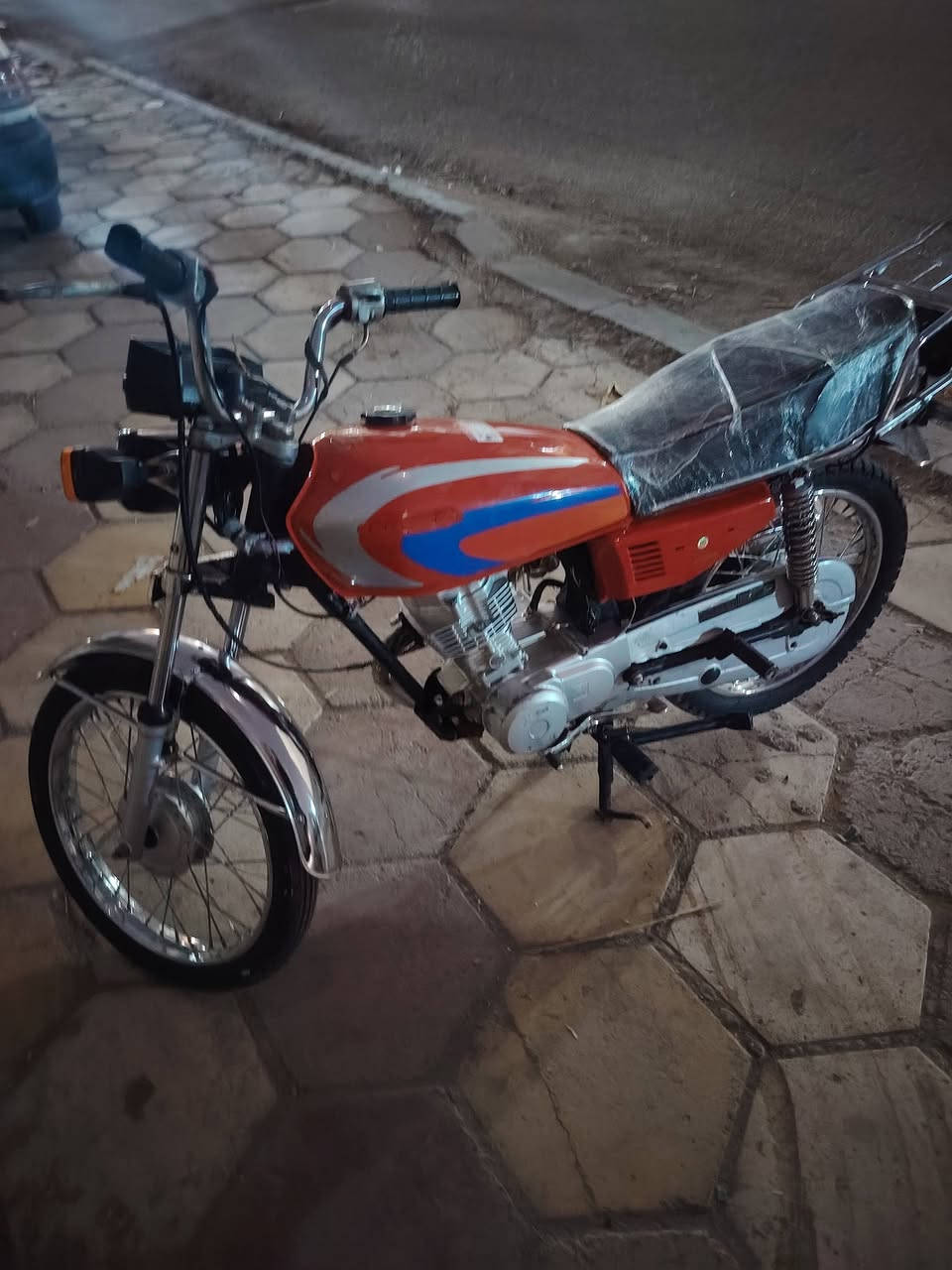 سلام عليكم دراجه مامفتوحه البيع خير من الله
بلاديه موديل ٢٣ ***********  بدون مكفوله دراجه
اتعبني ذاه موشراي ٧٥٠
