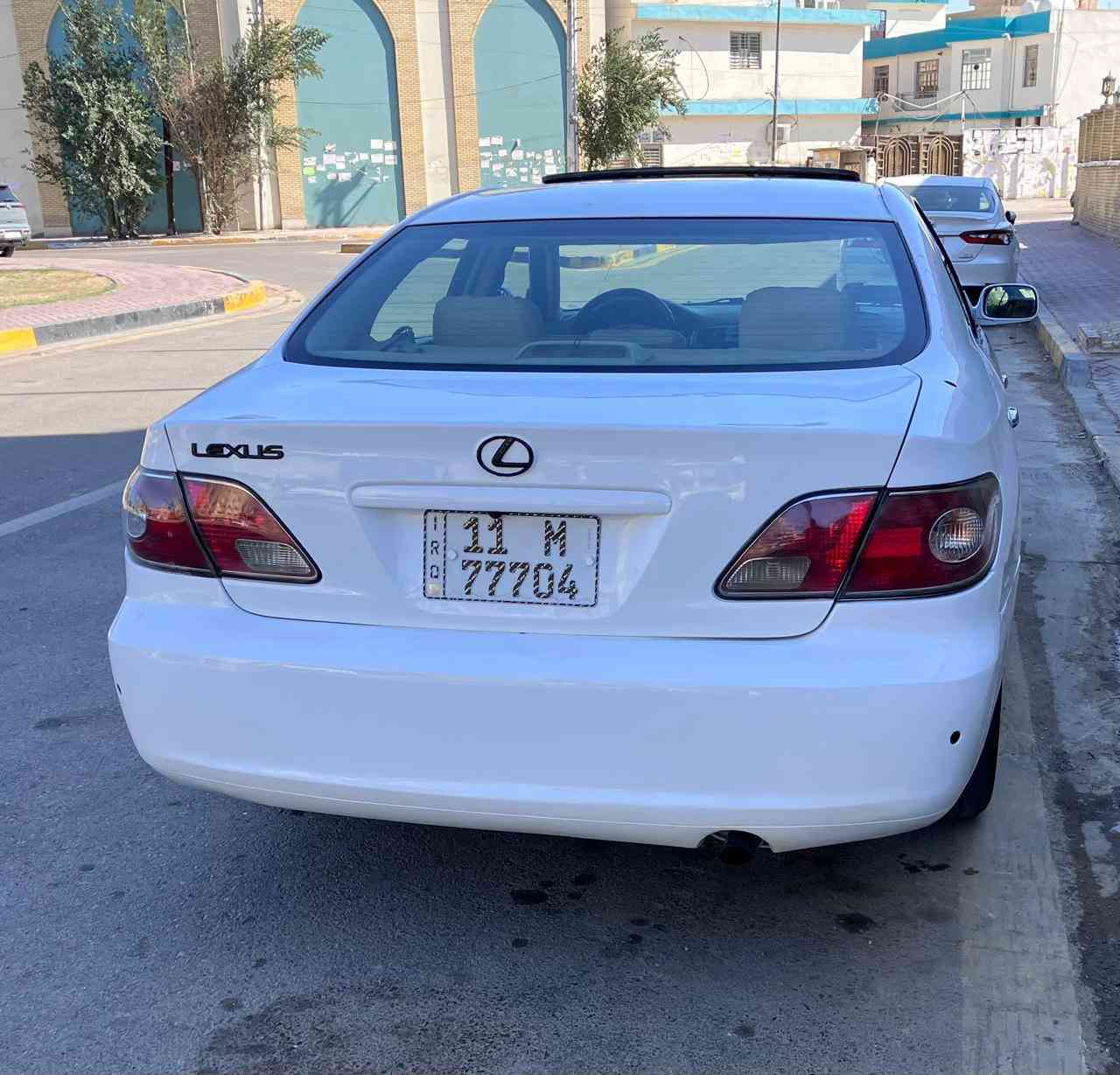 لكزس es300 
موديل 2003 رقم بغداد دولي باسمي مصبوغه عام 
مواصفات :فتحه سقف 
برده خلفيه 
شاشه 
تخم تاير
مكان السياره بغداد الاعظميه
***********
