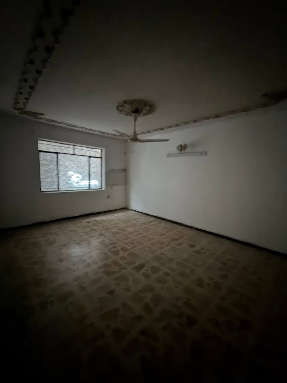 🏠 للإيجار في السيدية
منشور رقم (522)

📐 بيت مساحة 150متر 

✨ يحتوي البيت على:

 ✨ 4نوم

🍳 مطبخ

🛋️ صالة

🚿 خدمات   

🛋️كراج 

✨حديقة
بدل الايجار مليون ونص
📞 للاستفسار أكثر الاتصال عبر الرقم التالي

📱 أو التواصل عبر الواتساب 
***********
‎او زيارة موقع المكتب الظباط قرب مجمع السفير
المتحدة للتطوير والاستثمار العقاري
