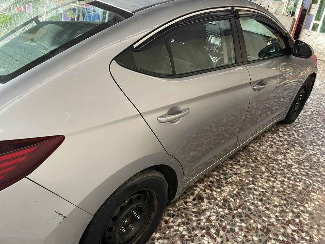 للبيع
الانترة موديل 2020
سعر : 132$
وارد

📍 المكان: بغداد – العبيدي

السيارة خير من الله مكينه كير كشر 

المواصفات: 
نص فول
عده فتحه ول بصمه 

الملاحظات:
بيها شخط بالباب اليمين بصف السايق
وشخط بالباب اليمين الخلفي
📸 صور الحادث موجودة واللي يحب يشوفها حاضر

السيارة استخدام شخصي ووضعها زين
السعر مناسب إن شاء الله

📞 رقم الهاتف:
***********
