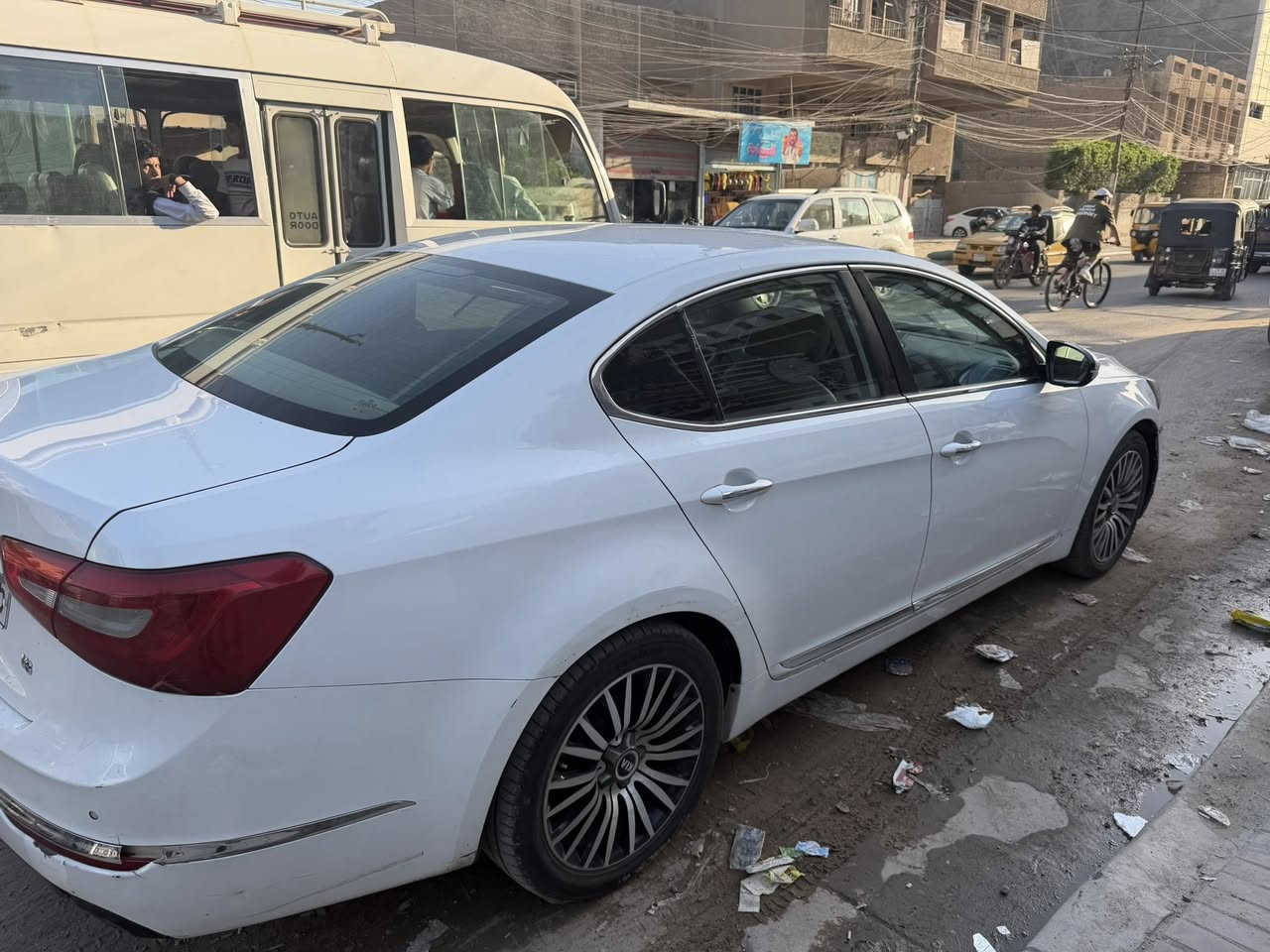 كيا كادنزه 2014 خليجيه.
مكينه 3500
كير عادي اوتو
حساس خلفي 
برده خلفيه 
كامره. خلفيه 
مري شفط 
تدفه كشنات 
لون داخل بيجي المرغوب  
كروس سرعه 
هيترات مري 
ضواء ترحيب 
بصمه ابواب وجنطه 
ويل عين شمس 
حساس اطار هواء
صدر جديد 
مكينه جديده 
كير جديد 
تخم تاير 
غرفه جديده بعناه الكلمه. 
كشنات بلاديه. ما مكسره الجلد 
رقم دولي اربيل تحويل ثاني يوم 
***********
